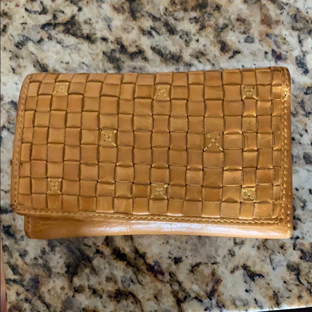 Mustard yellow leather wallet🌙
